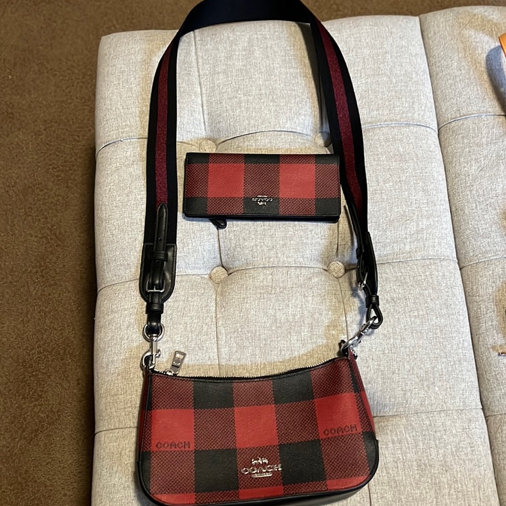 Coach set wallet and crossbody like new only carried a few times